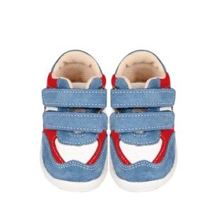 Scarpina con chiusura in velcro e borchie