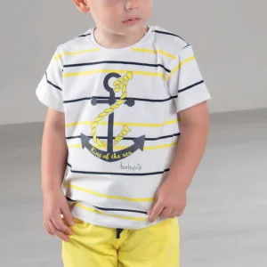 Completo in cotone elasticizzato rigato con stampa e pantaloncino in contrasto con tasche, coulisse e risvolti