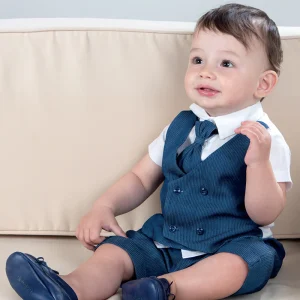 Completo 3 PezziI : Body a camicia in tela di cotone con cravattino staccabile + gilet doppio petto incorporato in tessuto gessato + bermuda con tasche e risvolti