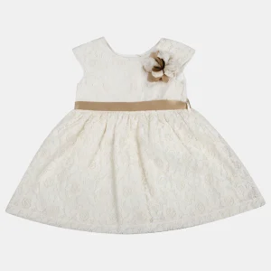 Vestitino in tela di cotone rivestito in pizzo macramè con nastro dorato in gros grain